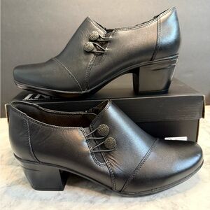 Clarks
Collection Women's Emslie Warren Leather Shooties Size 8